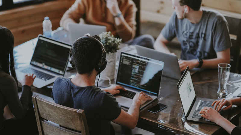 Affidarsi ad una fiduciaria per l’amministrazione del personale