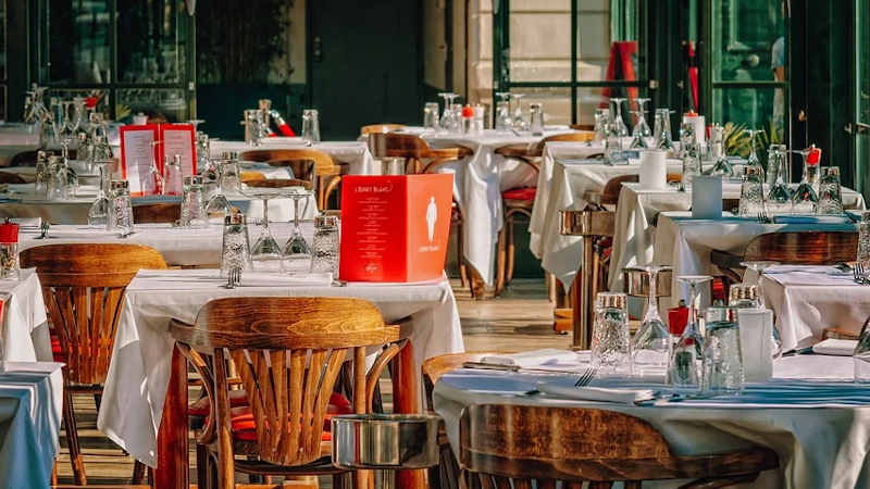 Obbligo di indossare la mascherina per il personale dei locali