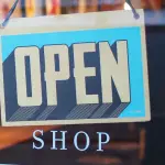 Negozi aperti la domenica nelle zone turistiche