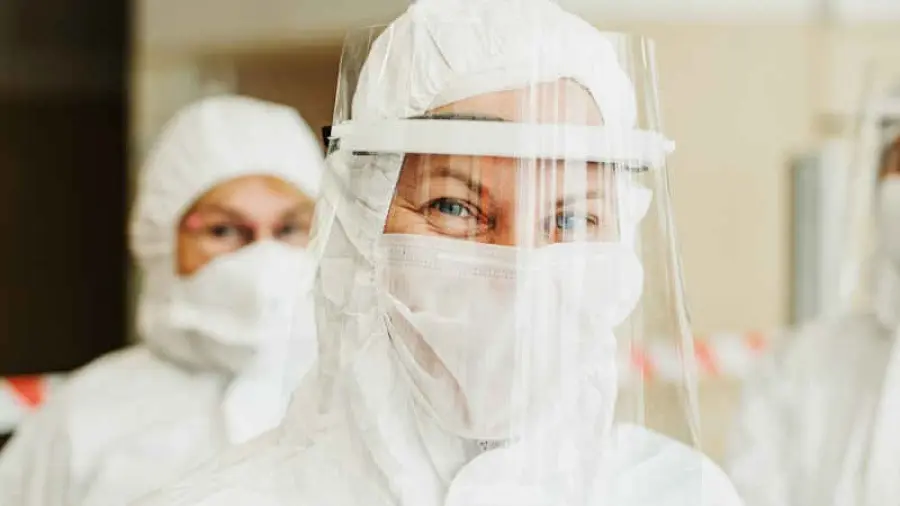 La variante Omicron e le nuove restrizioni